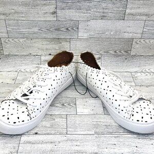 Brand New Women's Torrid Size 8 Wide White Floral Cutout Comfort Casual Sneakers
